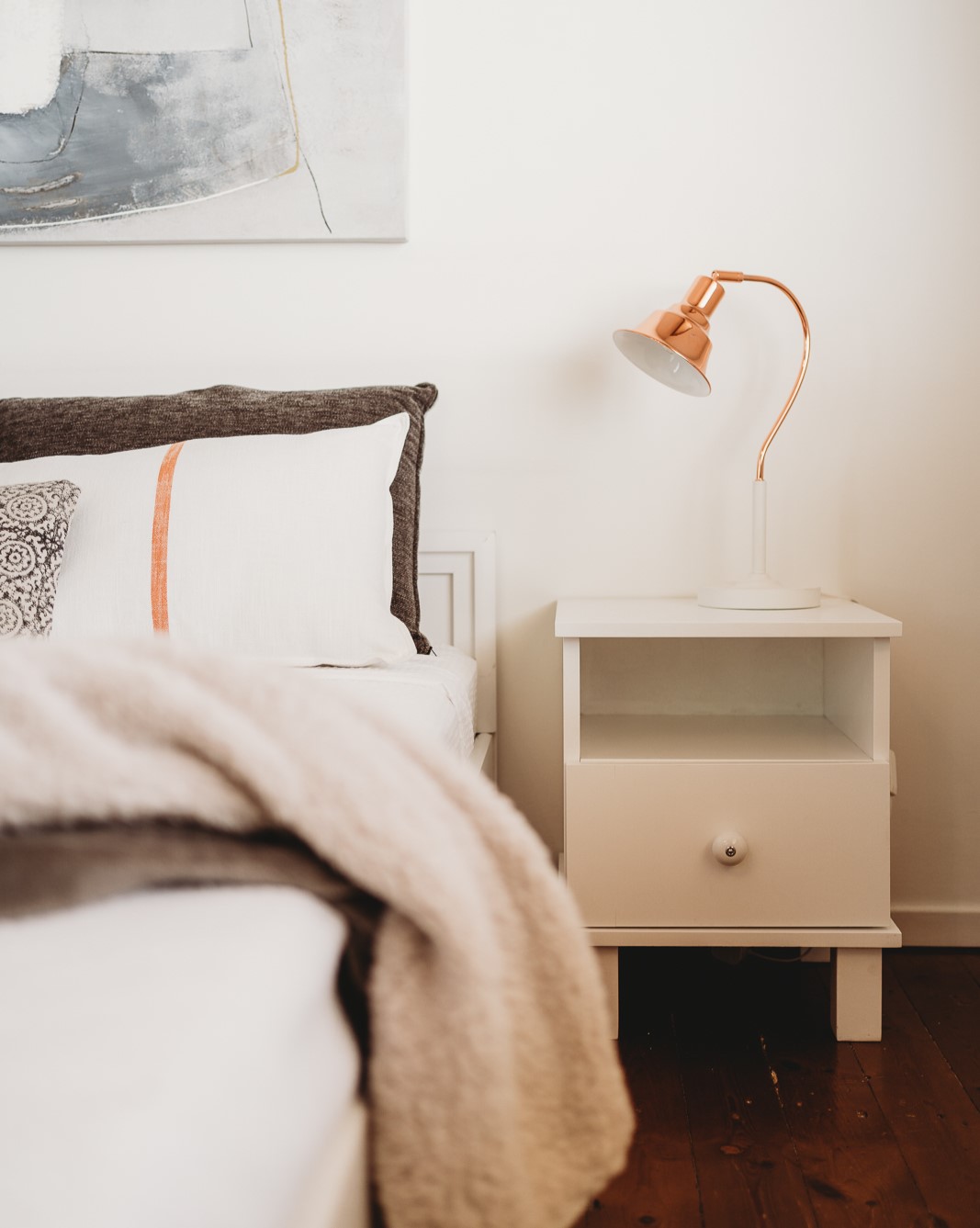 4 apt with character